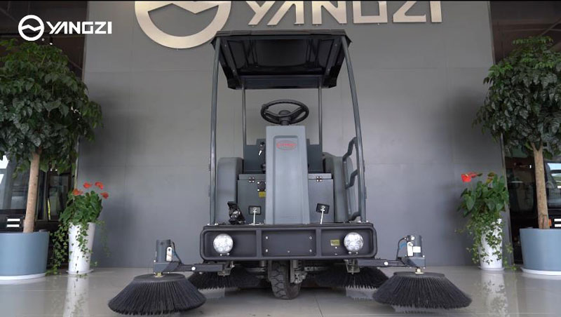 駕駛式掃地機(jī)–購(gòu)買(mǎi)時(shí)應(yīng)牢記的事項(xiàng) 駕駛式掃地機(jī)–購(gòu)買(mǎi)時(shí)應(yīng)牢記的事項(xiàng)