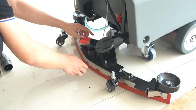 如何正確使用洗地機(jī) 如何正確使用洗地機(jī)