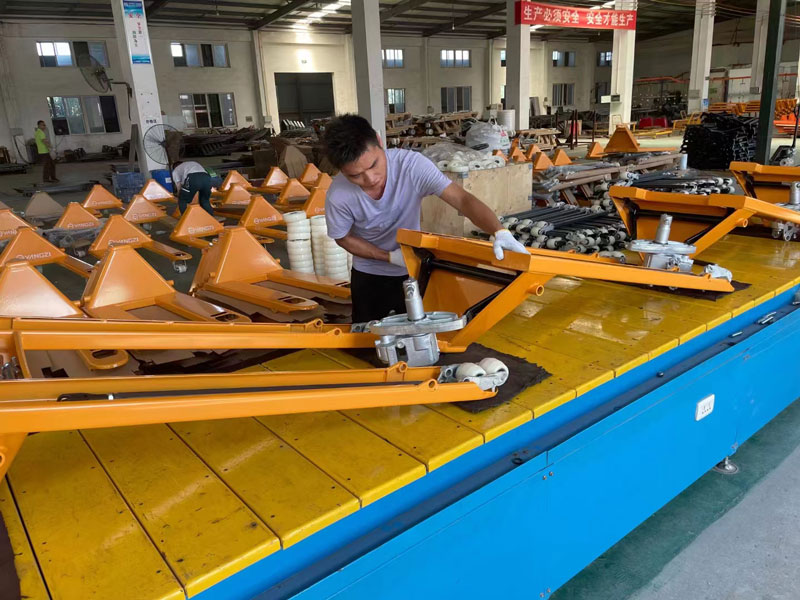 購(gòu)買(mǎi)叉車(chē)前要問(wèn)的3個(gè)重要問(wèn)題 購(gòu)買(mǎi)叉車(chē)前要問(wèn)的3個(gè)重要問(wèn)題