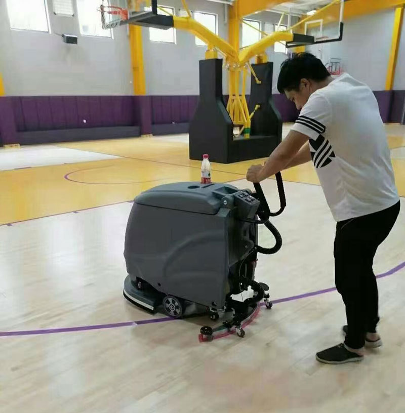 商場(chǎng)保潔選用洗地機(jī)的好處