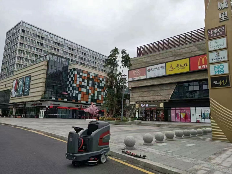 商場(chǎng)超市使用洗地機(jī)的五個(gè)好處