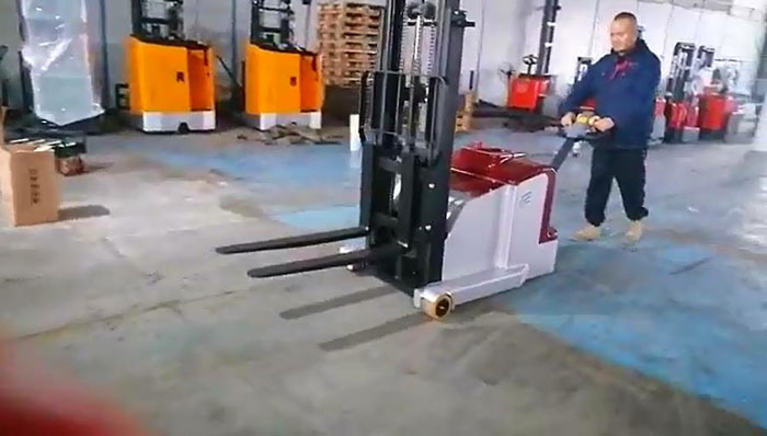 首次購(gòu)買(mǎi)叉車(chē)的購(gòu)買(mǎi)技巧 首次購(gòu)買(mǎi)叉車(chē)的購(gòu)買(mǎi)技巧