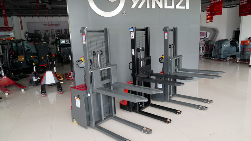 擁有電動叉車的 5 個好處 擁有電動叉車的 5 個好處