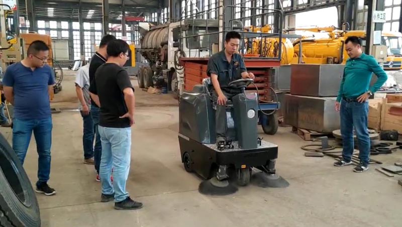 哪些方面可以判斷小型掃地車哪個好 哪些方面可以判斷小型掃地車哪個好