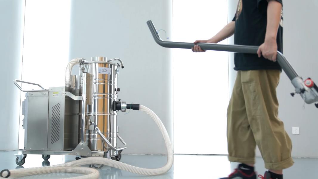 面對(duì)面粉粉塵爆炸風(fēng)險(xiǎn)-使用揚(yáng)子防爆吸塵器 面對(duì)面粉粉塵爆炸風(fēng)險(xiǎn)-使用揚(yáng)子防爆吸塵器