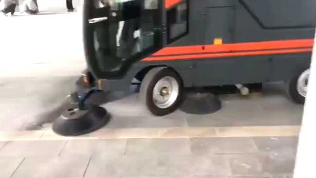 響應國家節能環保的號召，揚子推出工業掃地機