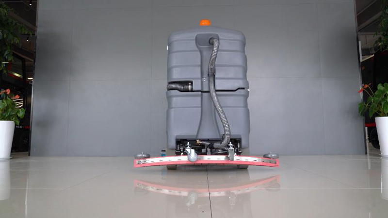 地庫難清潔？試試揚子X8駕駛式洗地機！